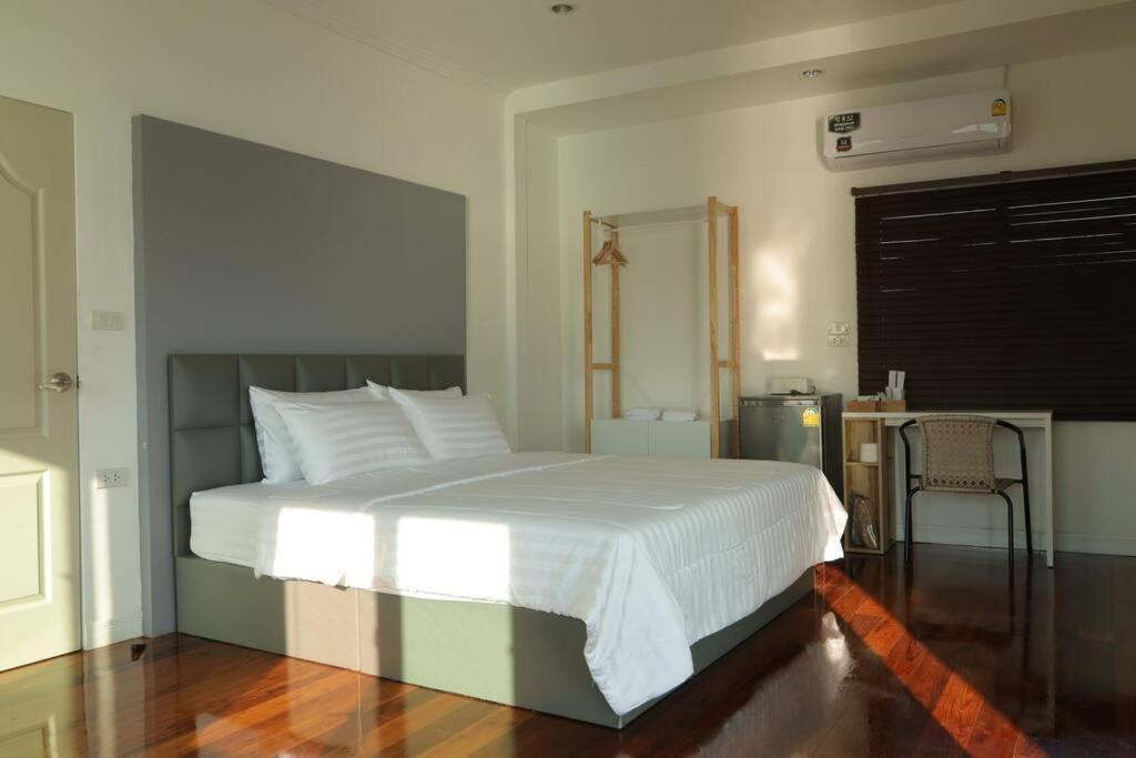 Riverfront House/chao Phraya River/baan Rimphraya Holiday home Bangkok